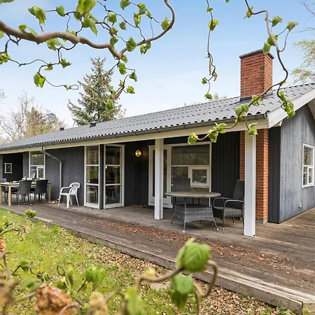 3 Bedroom Lovely In Feriehus *
