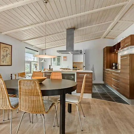 3 Bedroom Lovely In * Glesborg