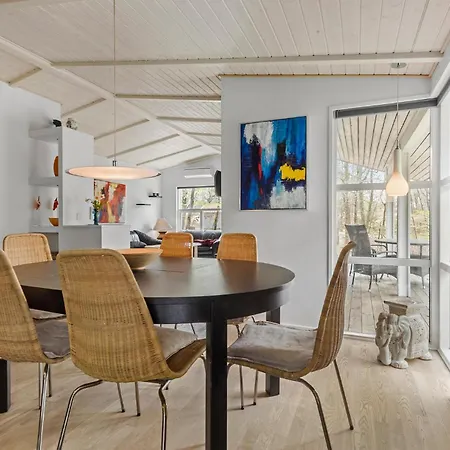 3 Bedroom Lovely In Feriehus