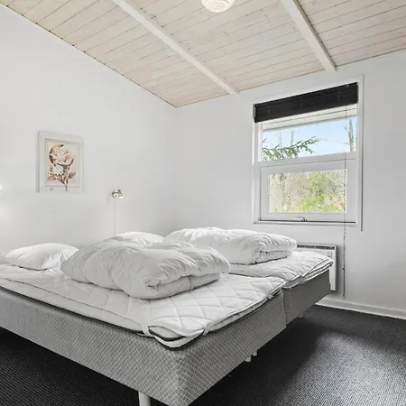 Feriehus 3 Bedroom Lovely In
